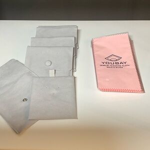 Jewelry Travel Cases (5) & Cleaning Cloth (17), New/Unused For earrings/Necklace